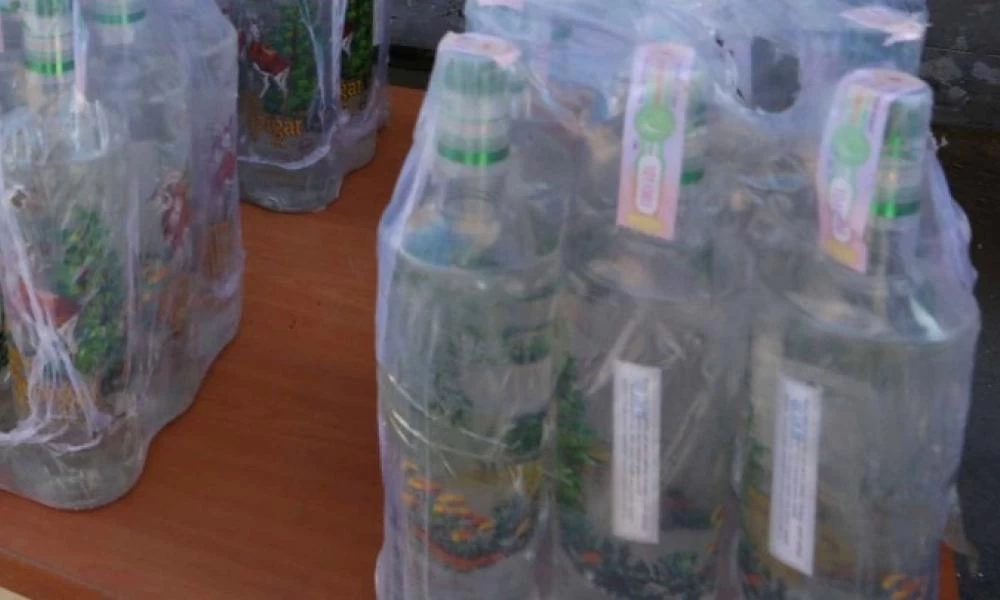 Αφγανιστάν: Οι Ταλιμπάν κατέσχεσαν 3.000 λίτρα λαθραίου αλκοόλ-Τα έχυσαν σε κανάλι